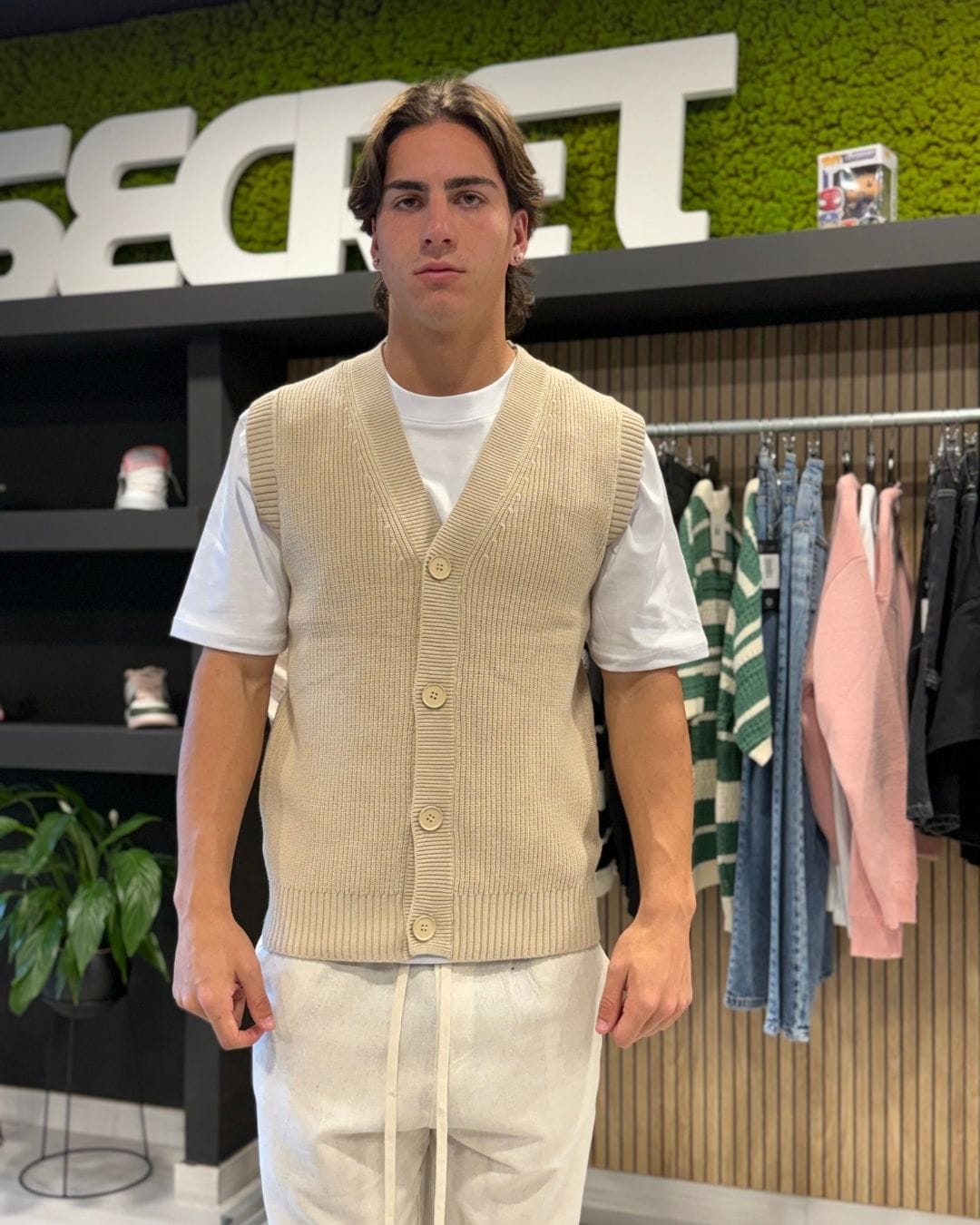 Cardigan smanicato beige