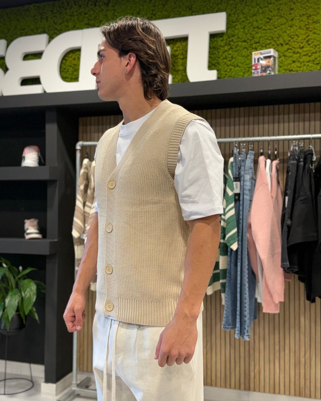 Cardigan smanicato beige
