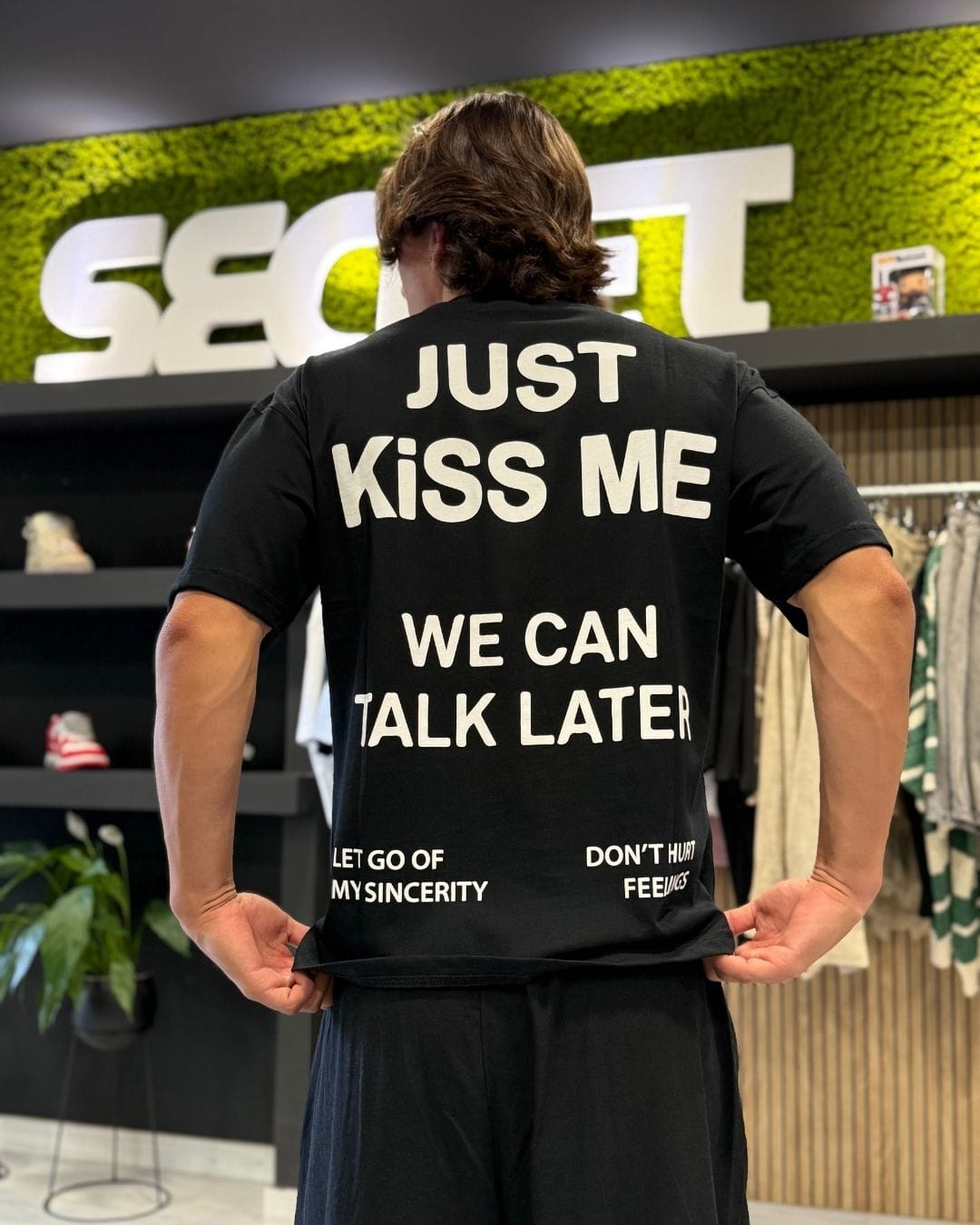 T-Shirt "KISS ME" black