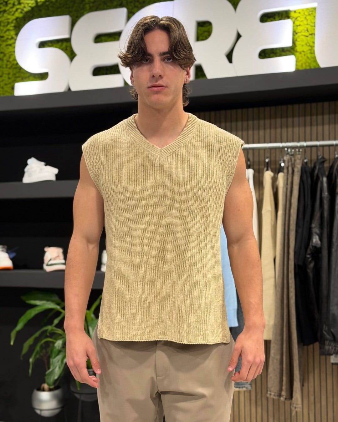 Gilet a maglia scollo a V beige