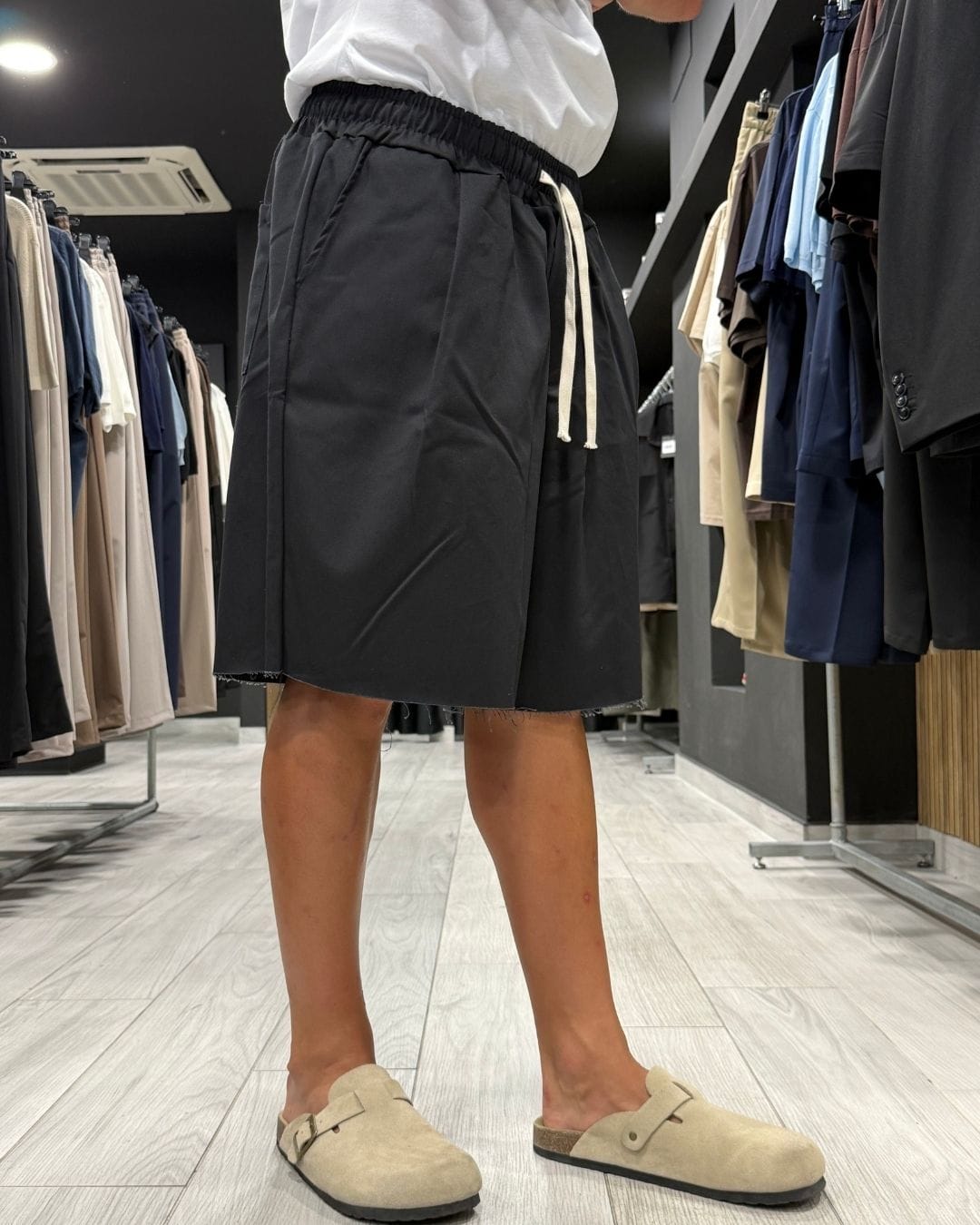 Bermuda con pinces nero