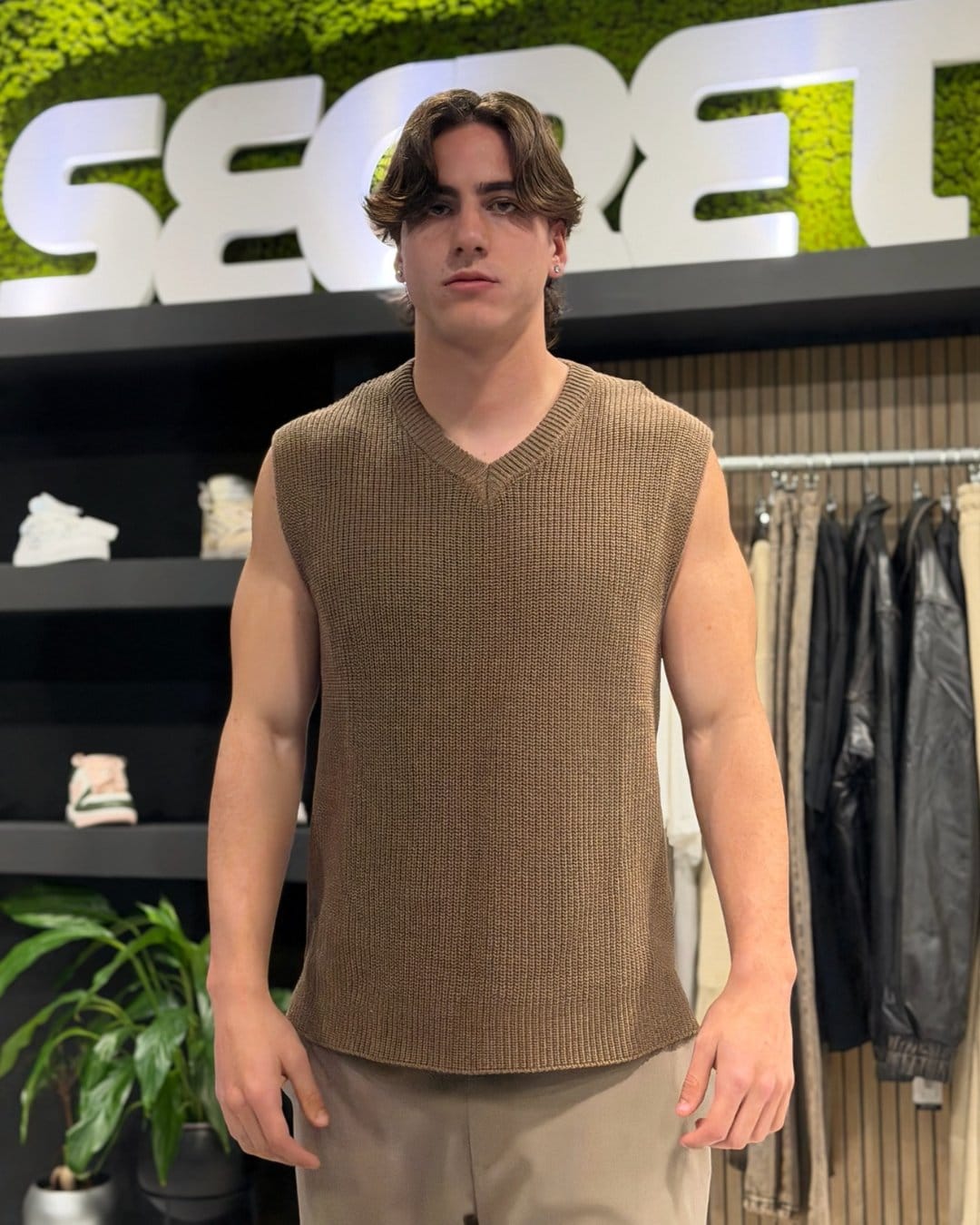 Gilet a maglia scollo a V brown