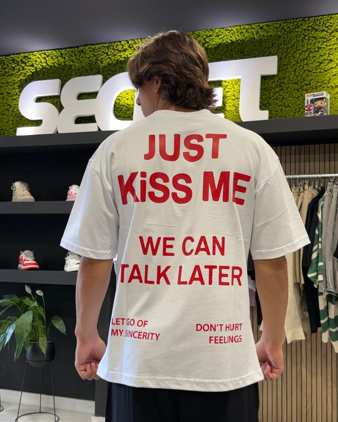 T-Shirt "KISS ME" white